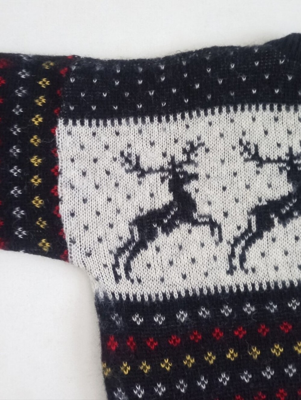 Nesjar Norwegian vintage chunky 100% wool sweater with a reindeer motif - Picture 8 of 14